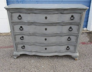 lot 18 image: 4-Drawer Chest Of Drawers  Buffet, Gray