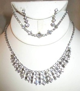 lot 41 image: CZ JEWELRY SET, MATCHING NECKLACE, EARRINGS & BRACELET SET