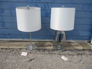 lot 67 image: 2-Table Lamps With Shades