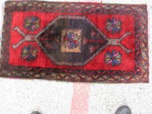 lot 100 image: Oriental Rug  Carpet- About 38 x 21
