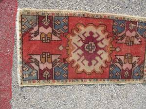 lot 102 image: Oriental Rug  Carpet- About 34 x 18