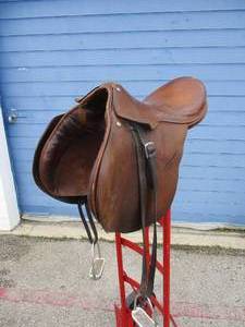 lot 90 image: Blue Ribbon Tennessee English Horse, Light Weight, Flexable Points Saddle, 16-12 Inches, Korstlel Stirrups, Made In England