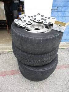 lot 91 image: 4-Chevrolett Tires, Wheels, Hub Caps, And Lugs Nuts