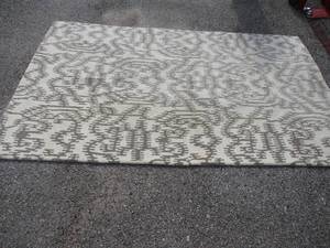 lot 116 image: Rug Collection Hand Toftud R-400302,  5-Ft x 8-Ft Rug.