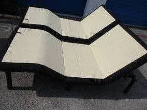 lot 76 image: TEMPUR-EASE� POWER SPLIT KING BASE. Adjustable Electric Mattress  Frame, With 1-Wireless Remote