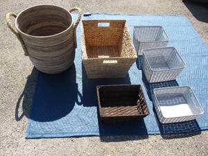 lot 147 image: LOT Of 6-Baskets And Totes