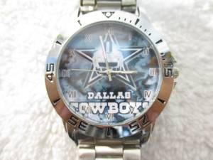 lot 139 image: NEW-DALLAS COWBOYS FOOTBALL FACE- WATCH, WITH METAL BAND.