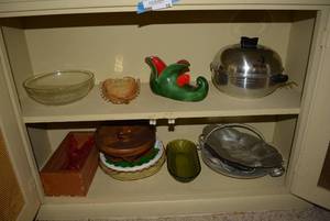 lot 10 image: Bun Warmer, Ceramic Elf Shoe, Serving Dishes
