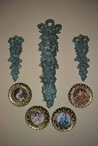 lot 11 image: Ceramic Wall Art and Set of 4 Vintage Brass Wall Picture Frames