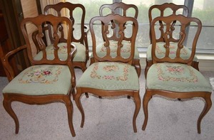 lot 17 image: Set of 6 Queen Anne Dining Chairs  Cabriole Legs, Crochet Pattern Seats, 2 are Arm Chairs,