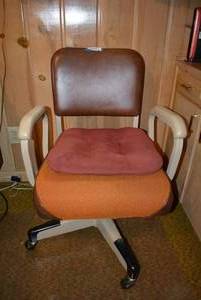 lot 67 image: Vintage Hon Office Arm Chair, Metal Frame on Wheels
