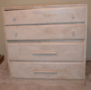 lot 115 image: Dresser
