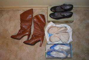lot 121 image: Joyce Womens Boots 7M, Peacock Blue Shoes 6B, A2 Aerosoles Black Shoes 7.5, White Leather Moccasins