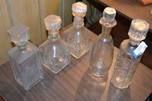 lot 150 image: 5 Glass Decanters