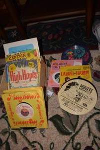 lot 149 image: Vintage 45 Albums