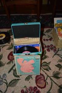 lot 160 image: Vintage 45s with Case