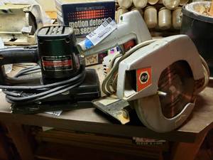 lot 338 image: B&D 7 14 Utility Saw and Sander Model 315.11690