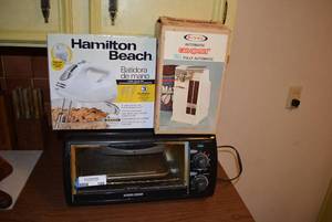 lot 168 image: Black&Decker Toaster Oven, Hamilton Beach Hand Mixer, Rival Can Opener