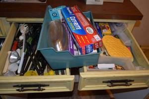 lot 171 image: Plastic Wrap, Aluminum Fold, Microcrisp Wrap, Kitchen Utensils