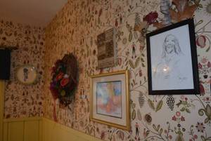 lot 188 image: Wall Decorations, Wreath and Clock
