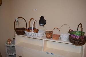 lot 196 image: Decorative Baskets and 3-Tier Wicker Circle Table