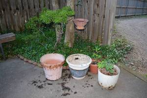 lot 275 image: Large Outdoor Pots Ceramic and Plastic, one Hanging Wire Basket