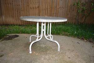 lot 286 image: Patio Table with Glass Top