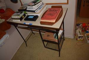 lot 229 image: Wire Mesh Frame Computer Desk with Lamp and Contents