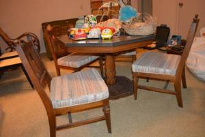 lot 225 image: Mid-Century Pedestal Table and 4 Chairs Only (Contents Not Included)