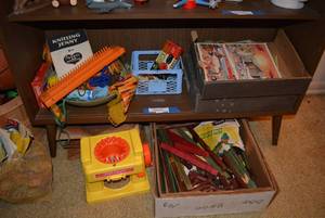 lot 256 image: Vintage Toys as shown Lincoln Logs, Knitting Jenny with Yarn and Knit Magic Plus More