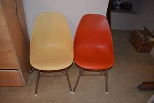lot 261 image: Vintage Plastic Bucket Seat Chairs (Orange and Yellow)