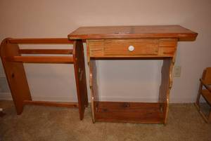 lot 267 image: Wooden Entry Table and Wooden Quilt Rack