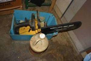 lot 292 image: McCulloch Chain Saw and Chain Saw Bar Oil