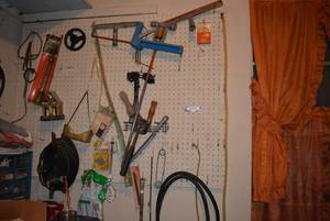 lot 305 image: Contents of Peg Board Tools as shown