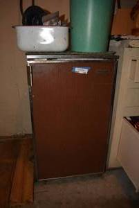 lot 309 image: Magic Chef Mini Frig Contents not Included