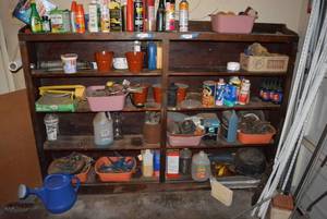 lot 289 image: Contents of Wooden Shelf Only Misc. Garden and Tools