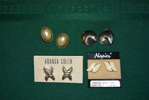lot 56 image: Pierced earrings