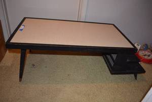 lot 206 image: Vintage Coffee Table Black Shelves and Laminate Top (Matches End Tables in Lot 251)