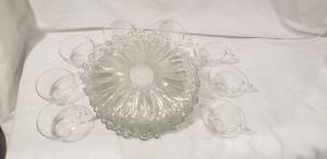 lot 220 image: 8 Place Setting of Daisy Luncheon Set, Hazel Atlas