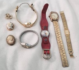 lot 128 image: Jewelry and watchesSeiko, Croton Maritimer, Rose Pendant with Setting marked 14K, and Twist back Earrings
