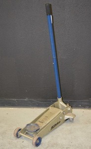 lot 4 image: ACDelco 2 14 Ton Jack
