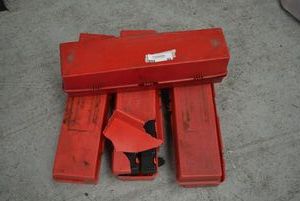 lot 80 image: 4 Box Set of Triangle Flare Kits Model 1005