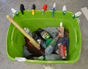 lot 81 image: Green Storage Bin with Cleaning SuppliesSpray Bottles
