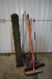 lot 100 image: Brooms and Shovels