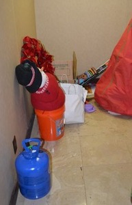 lot 114 image: Helium Tank for Balloons, Christmas Tree and Holiday Decorations