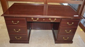 lot 31 image: Global Phoenix Executive Desk