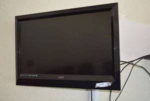 lot 35 image: Vizio TV Model E320VL with Wall Mount