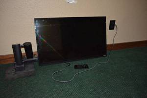 lot 42 image: Vizio 32 TV  Model D32hn-DO, with Wall Mount already disassembled