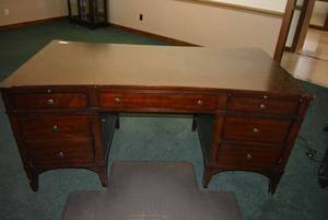 lot 43 image: Hooker Furniture Executive Desk Dark Cherry Finish, Concave Design on Both Front and Back