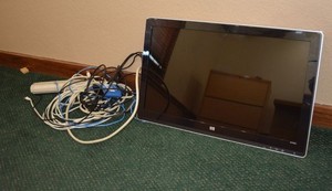 lot 51 image: HP 2710m Color Monitor with Cables, 27